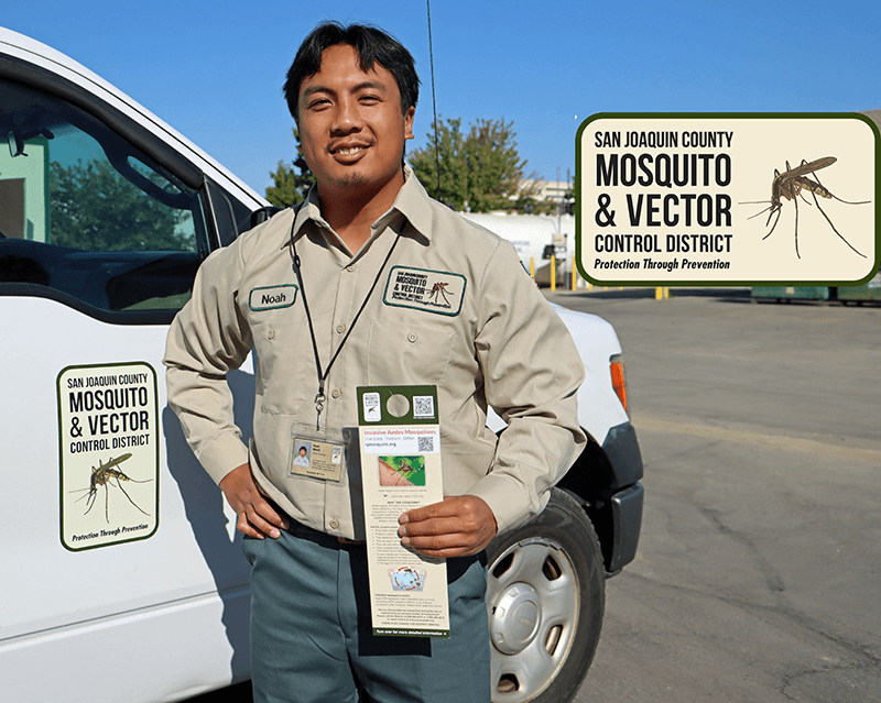 Technitian from SJCMVCD Staff with uniform of Green paints tan shirt